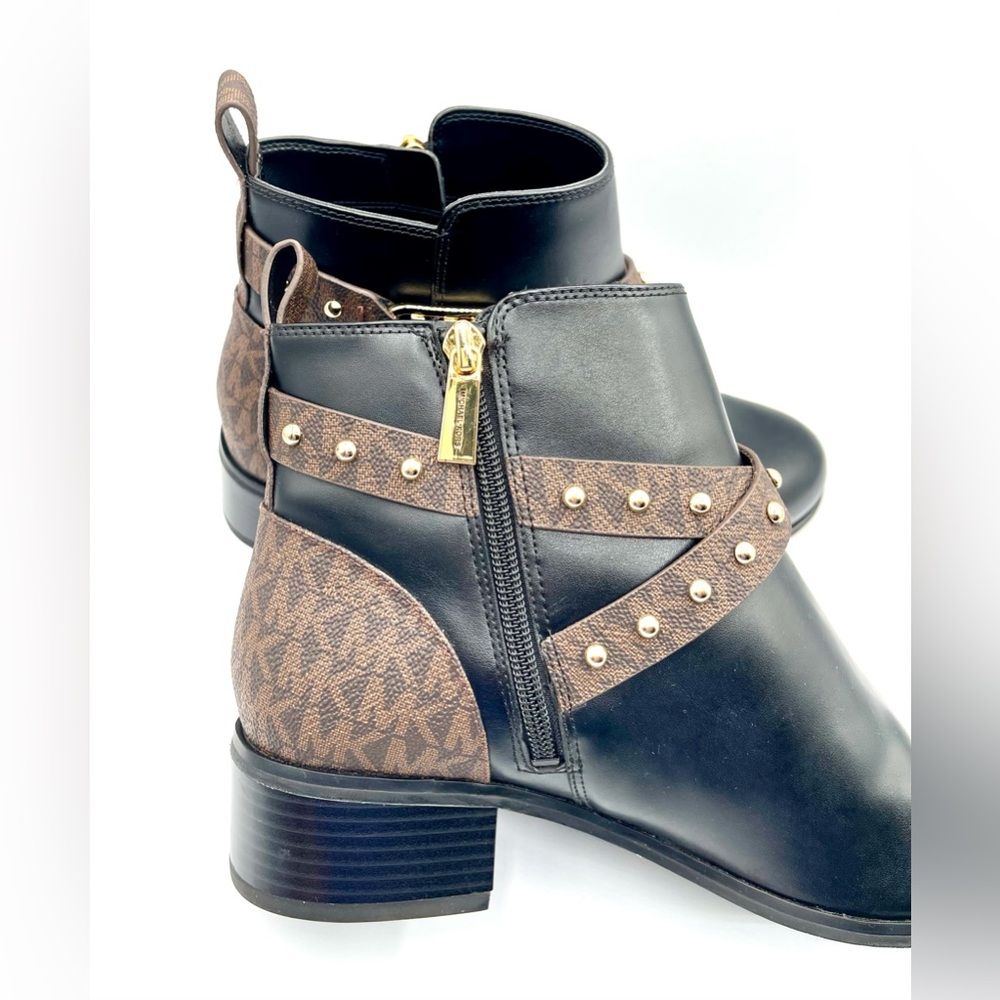 MICHAEL KORS Kincaid Leather and Studded Logo Ankle Boots. Size 8 M - Picture 7 of 15